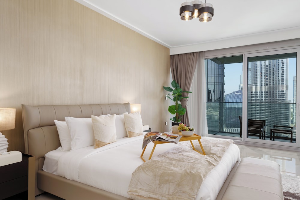Maison Privee - Ultimate Living with Front-Row Views of Burj Khalifa & Dubai Fountains