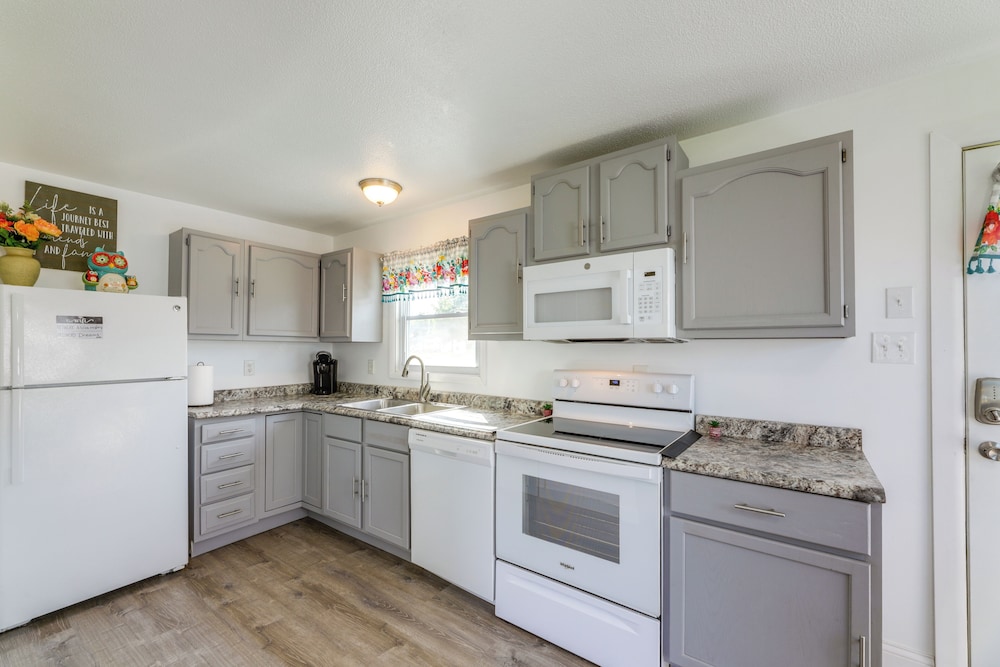 1 Mi to Main Street: Family Home in Williamstown