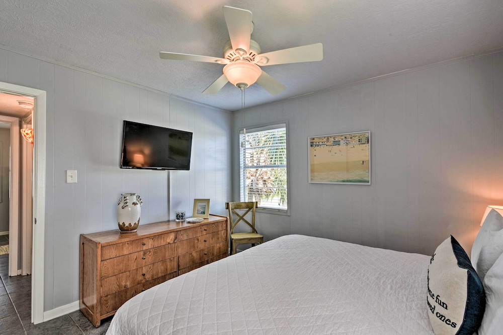 Cozy Galveston Beach House - Walk to the Gulf!