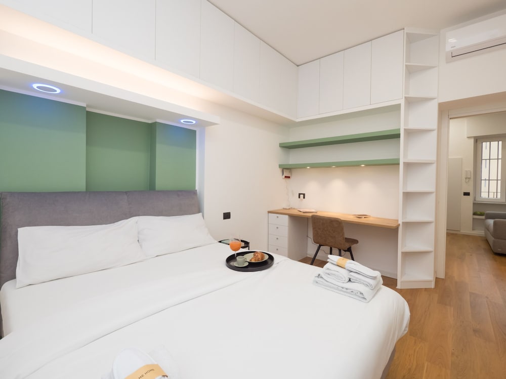 Farini - Charming One-bedroom Apartment in Isola Area