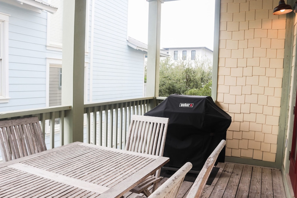 30A Seaclusion by Avantstay Walk to Beach Pool