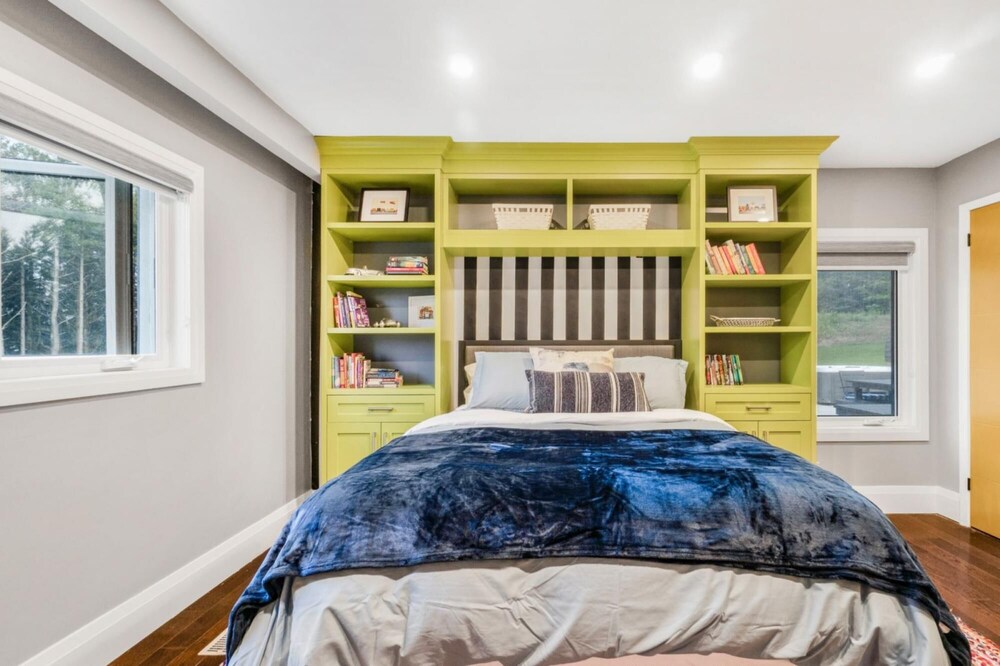 Georgina. New 4 Bedroom House Near Lake Simcoe