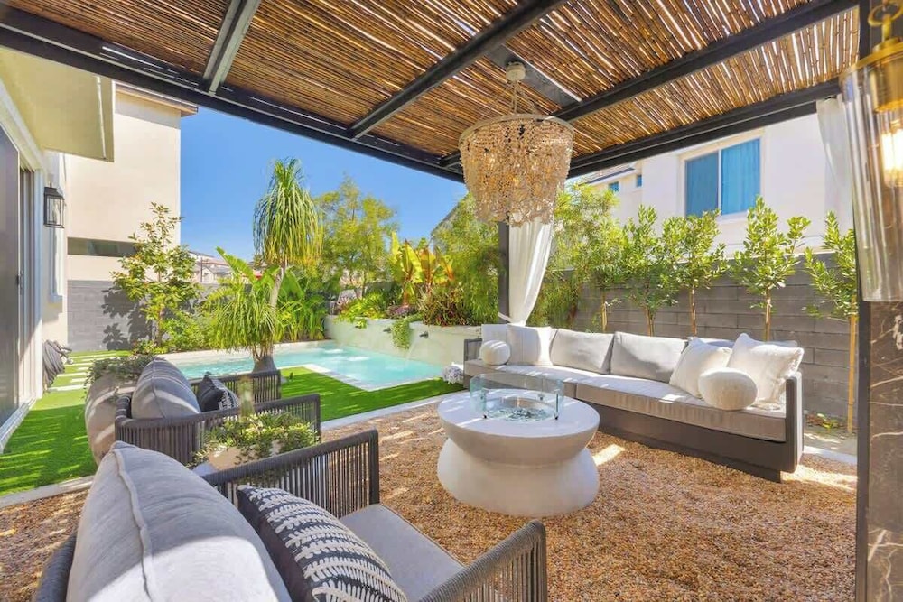 @marbella Lane - Stylish Dream Home in RMV w/ Pool