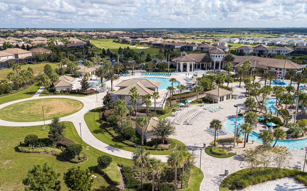 396 - 4bd/3ba Luxurious Homechampions Gate Resort