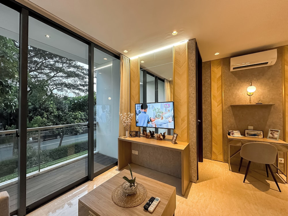 Tranquil And Modern Haven 2Br At The Rosebay Apartment