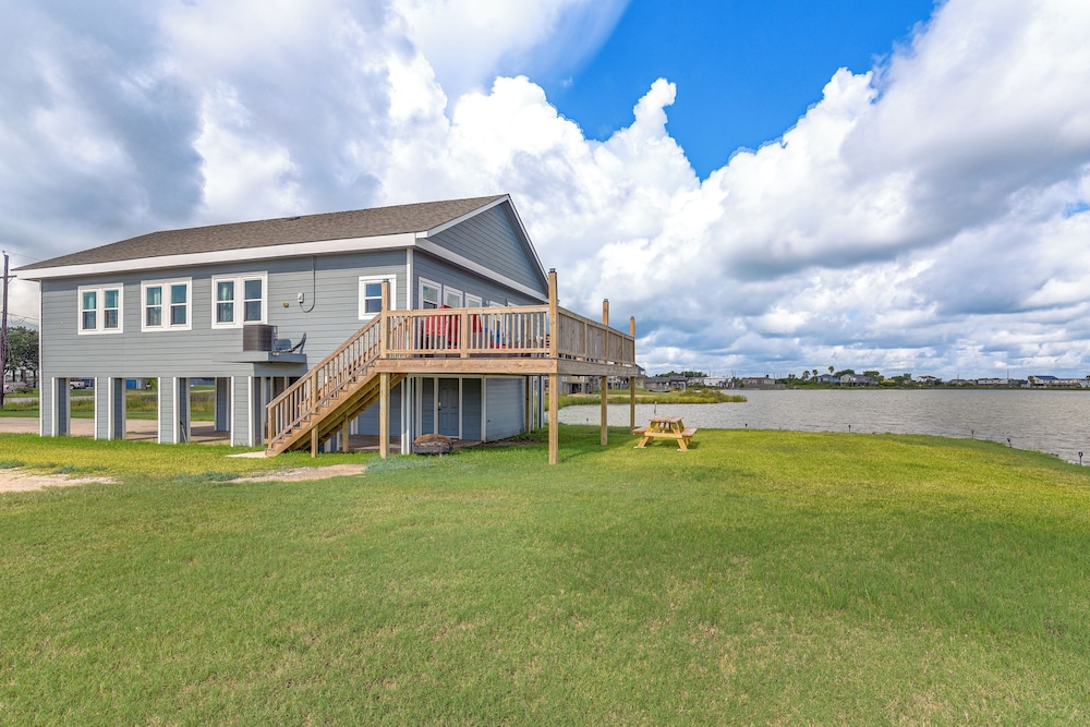 Private Home on Lagoon w/ Views in Hitchcock!