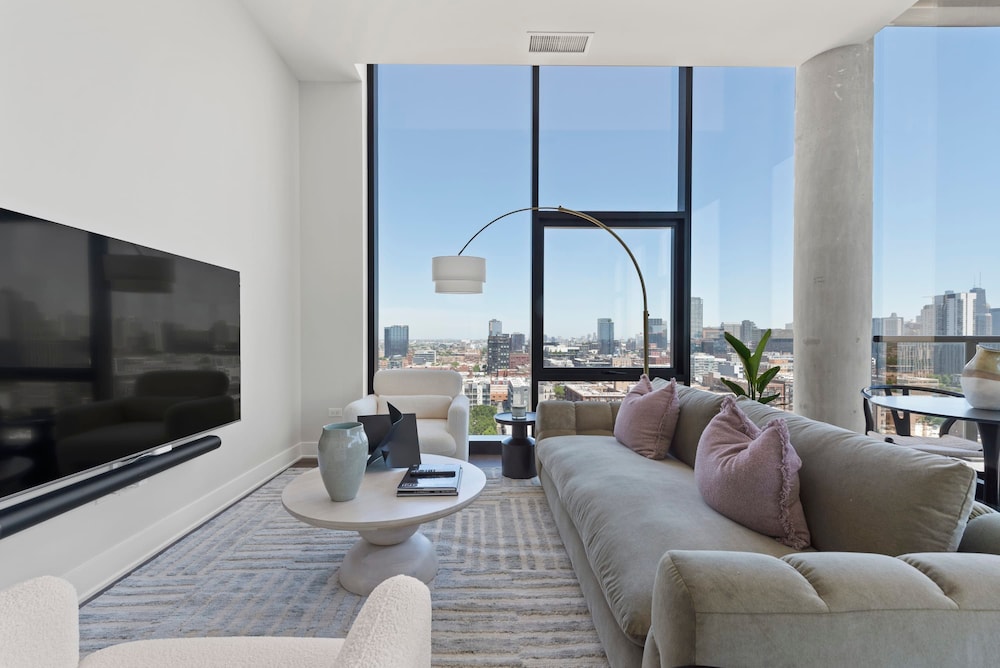 Fulton Market Penthouse 4BR Family Fun Views