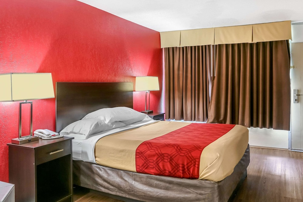 Econo Lodge Shorewood