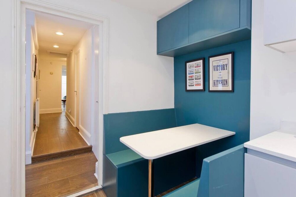 2-bed Apartment Victoria