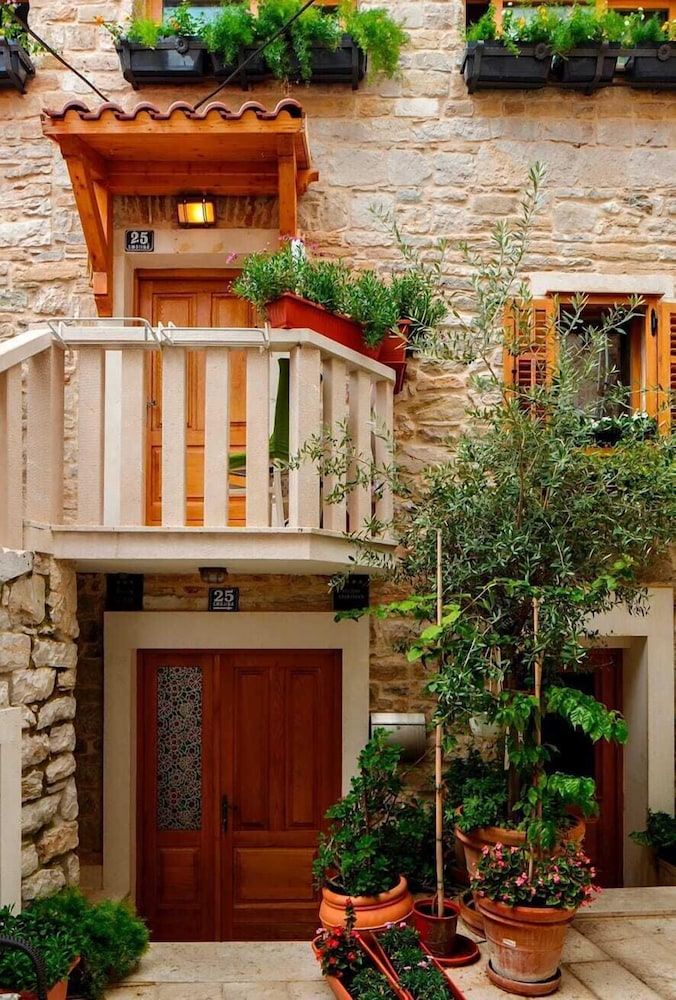 Stone House Luxury Rooms