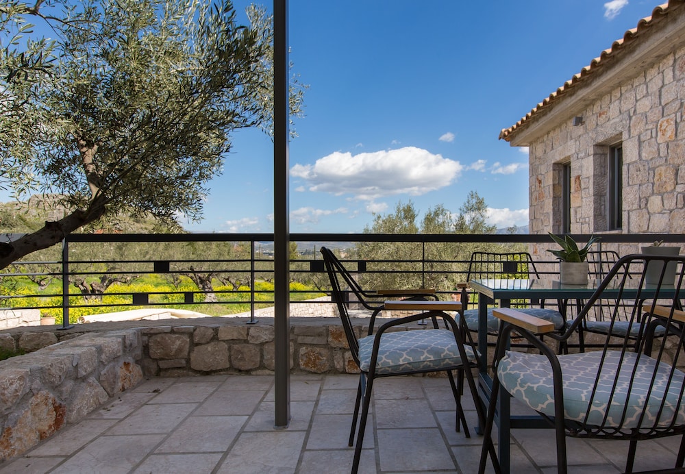 Anthemion Suites & Villas