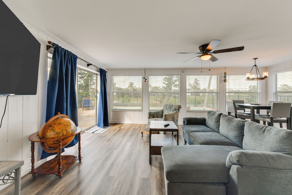 Canal-front Fishing & Pool: North Port Home