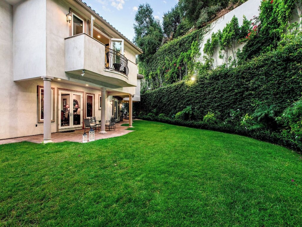 Robmar Mansion - Beverly Hills Mediterranean Estate With Pool & Sport Court