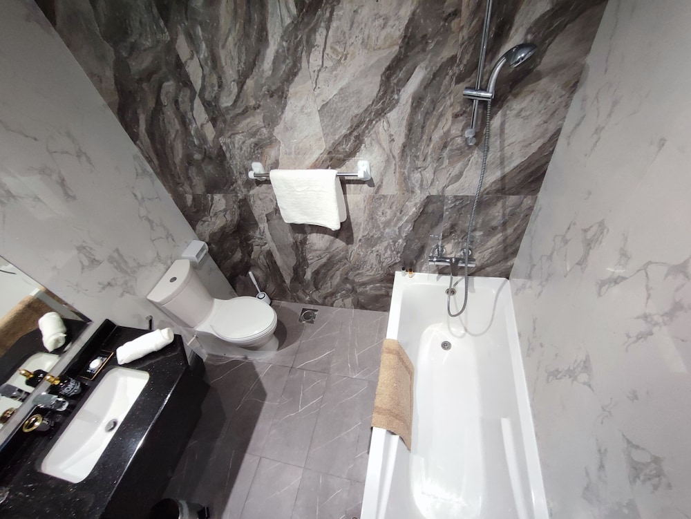 SuperHost - Elite Studio With Balcony Overlooking the Canal