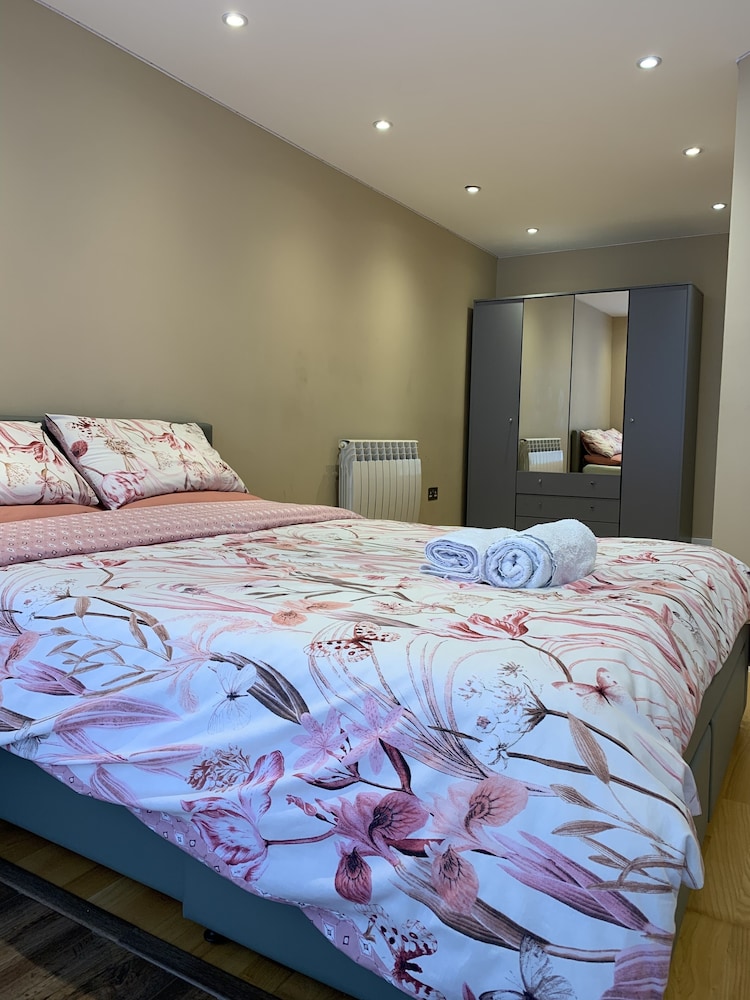 Charming 2-bed Apartment in Kingston Upon Thames view 5
