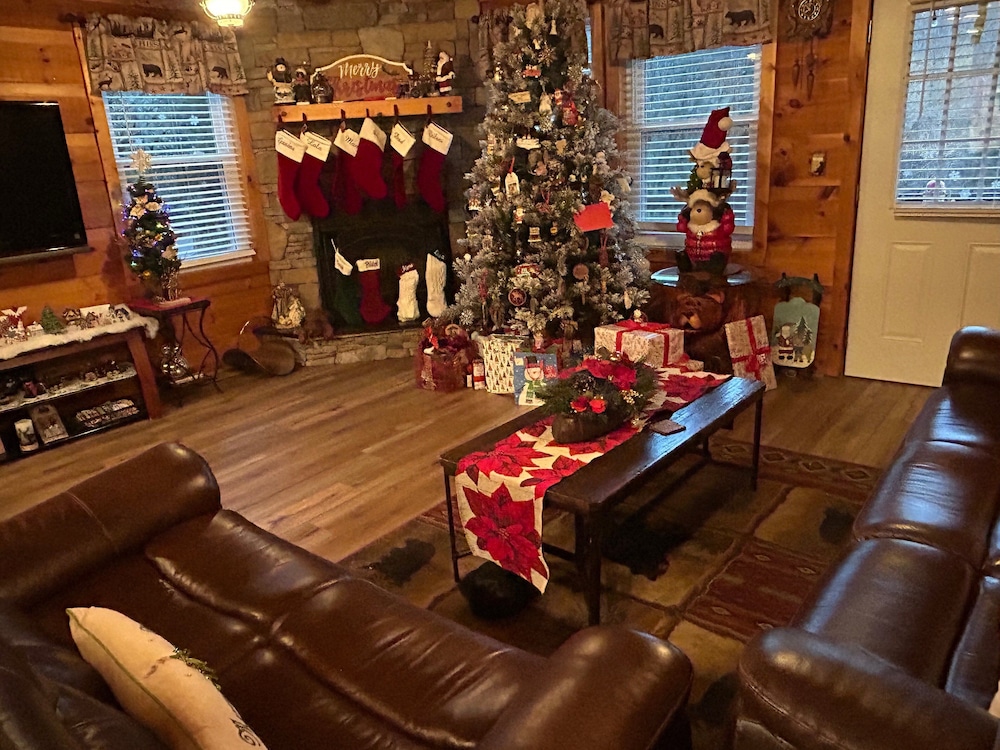 Riverside Retreat 4 Bedroom Cabin