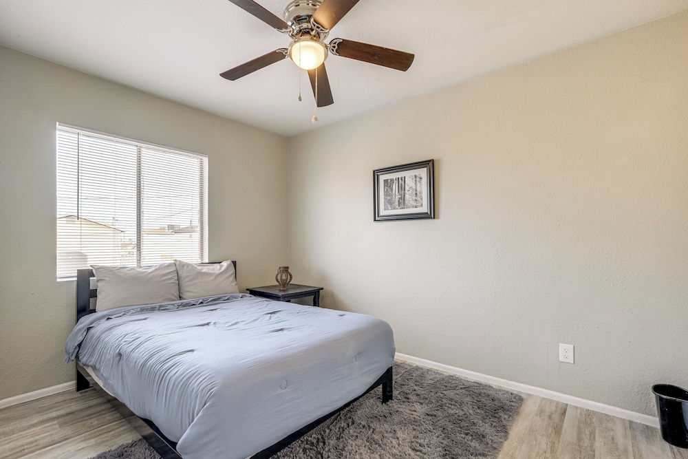 2 Mi to Dtwn & Chase Field: Condo w/ City View!