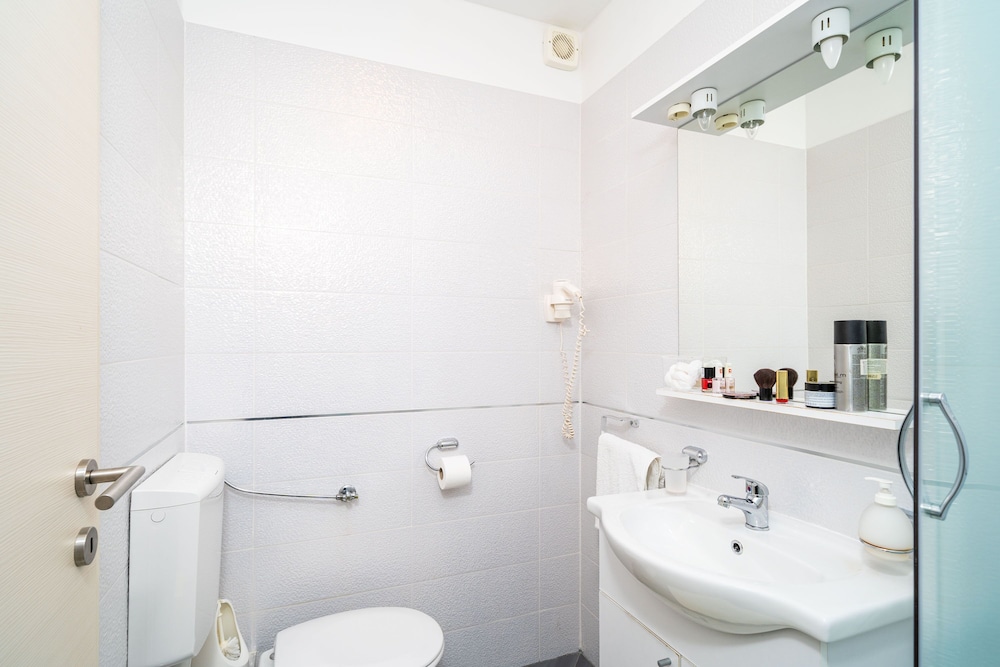 Jele Rooms