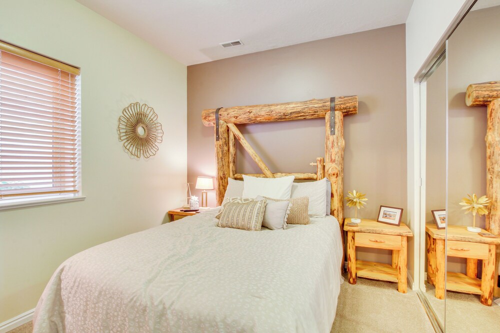 6 Mi to Powder Mtn w/ Shuttle: Cozy Eden Condo!