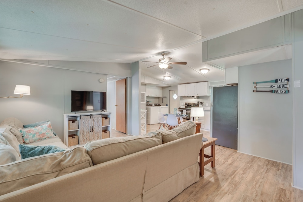 Fish, Swim & More: Quiet Retreat on Lake Sinclair!