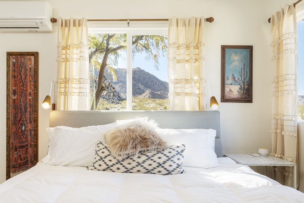 La Luna Azul - Privacy In The Boulders W/ Hot Tub & Fire Pit 2 Bedroom Home by RedAwning view 3