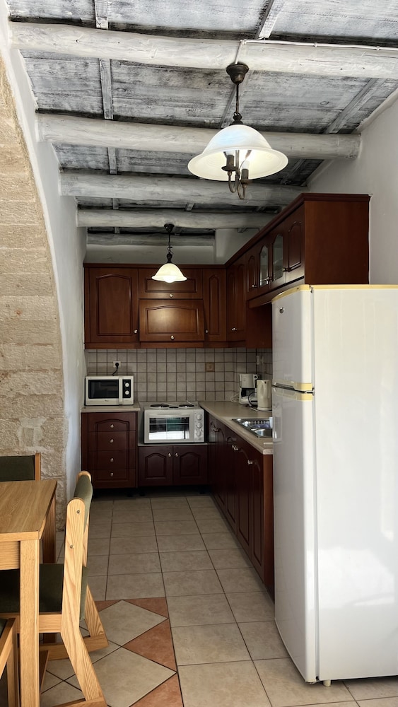 Skandalis Traditional Suites