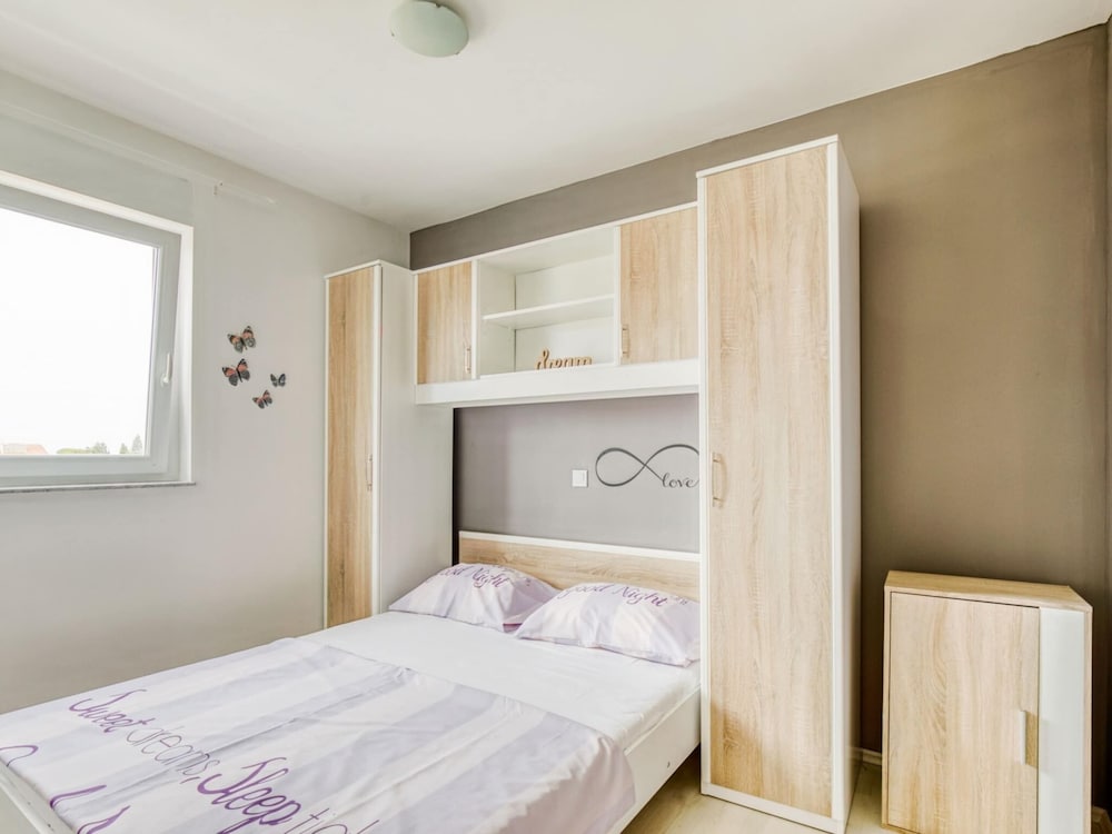 Lovely Apartment in Novalja near Sea Beach