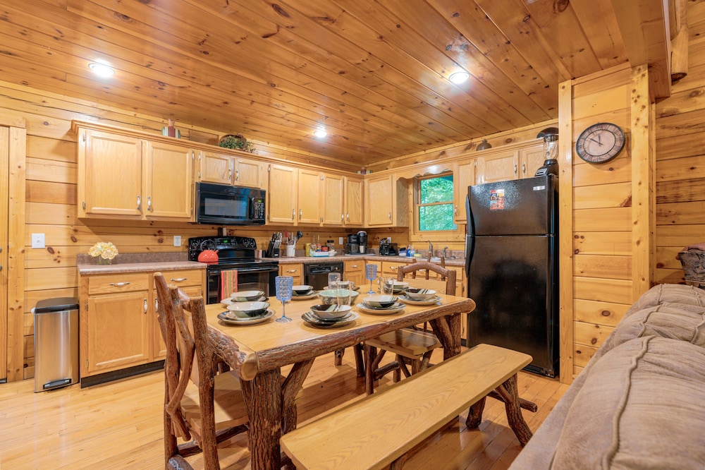 Rosey Bear 2 Bedroom Cabin