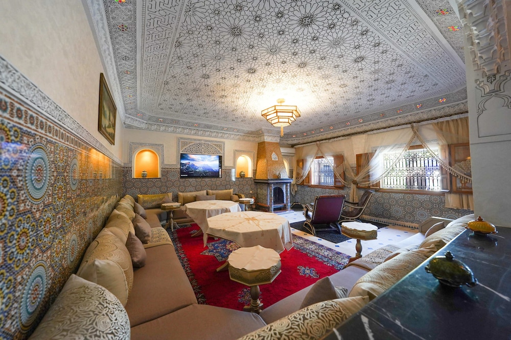 Luxurious Aghmat Villa With Private Pool and Panoramic Mountain Views