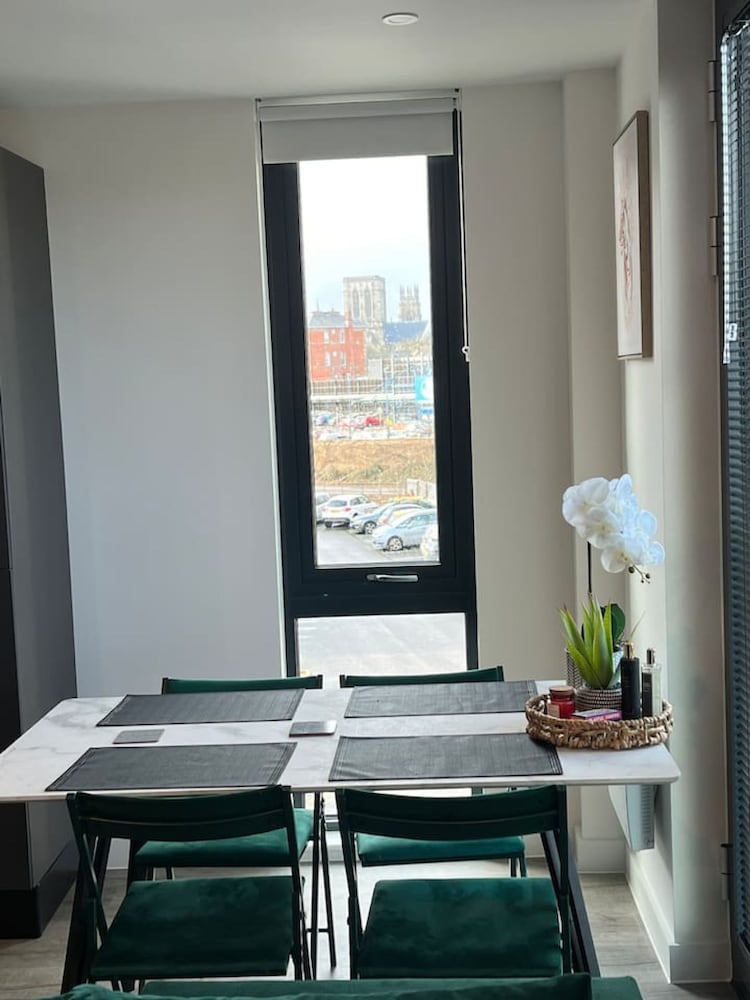 Superb City Centre new Built Flat and gym