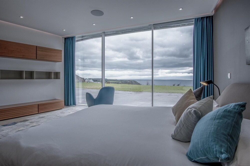 Bryn House - Luxurious 5 Bedroom Holiday Home - Penmaen view 5