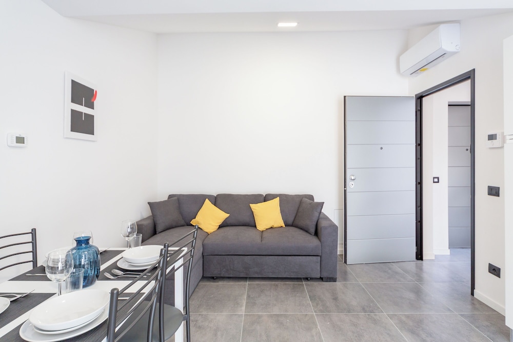 KHL apartments