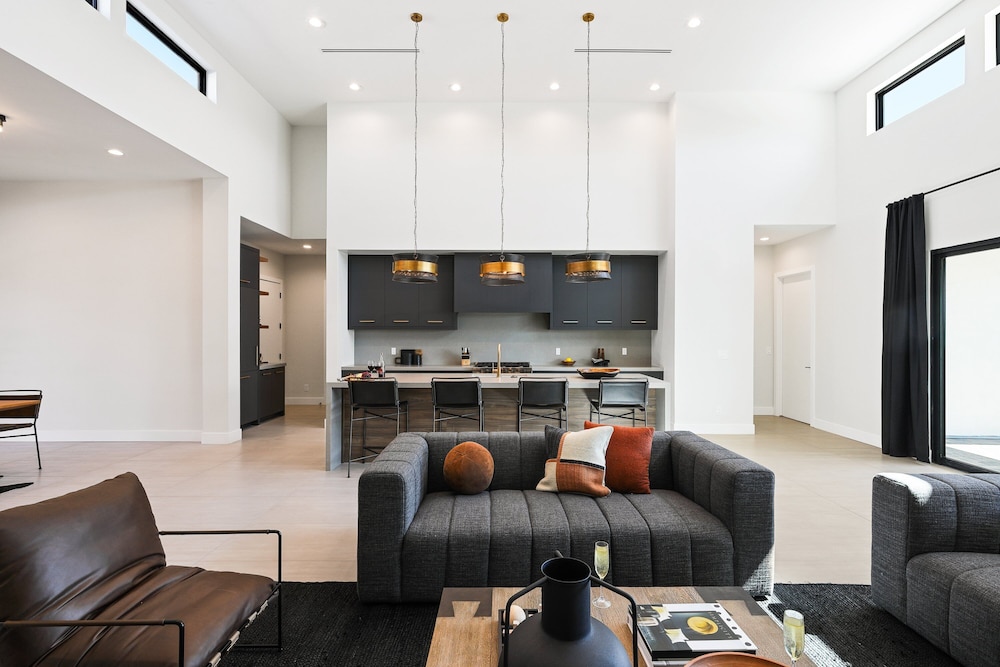 Luxe - Solstice Retreat - Heated Pools - 2 Homes