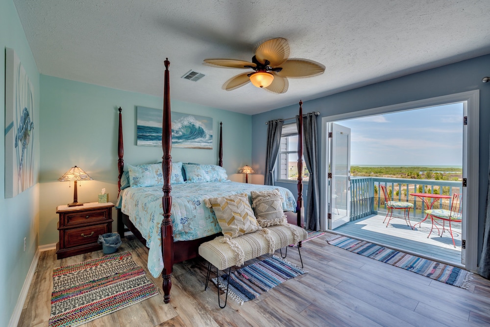 2 Mi to Ocean: Home w/ Pool in Hernando Beach!