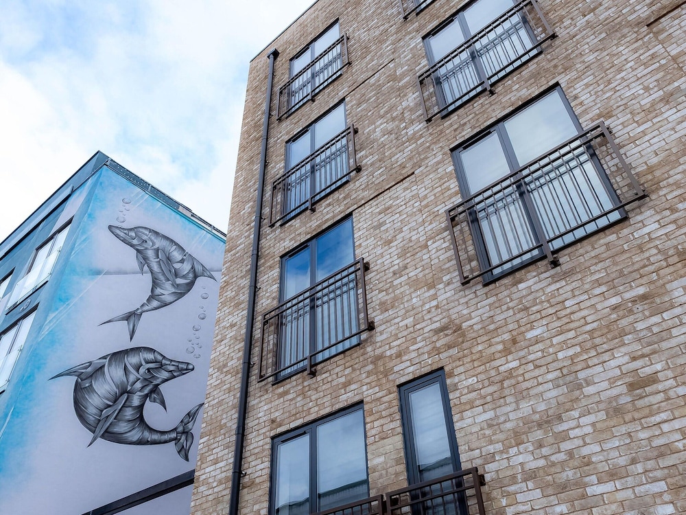 Victoria Park Vista Two-bedroom by Sojo Stay