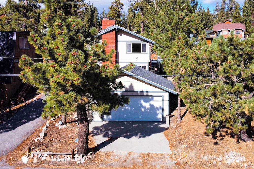 Lakeside in Bearadise by Avantstay Gorgeous Mountain Cabin in Boulder Bay!