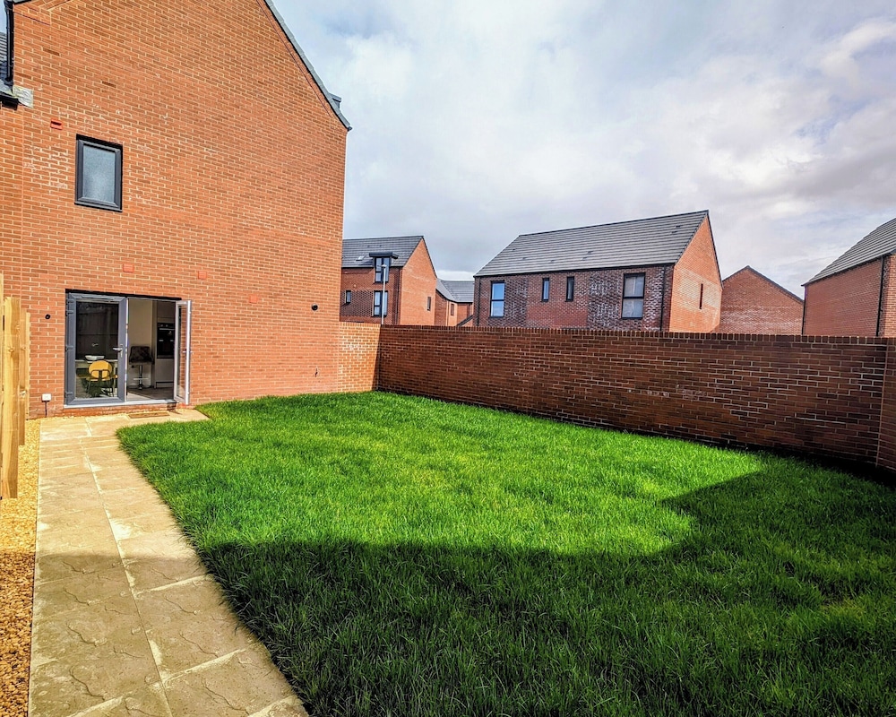 Charming 4-bed House in Newport, photo 37