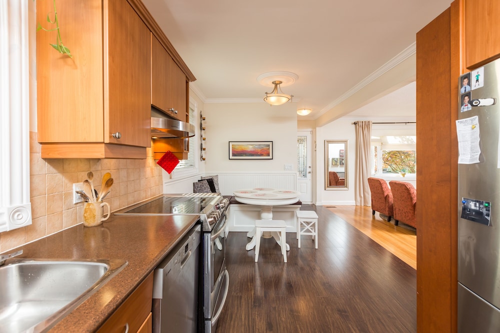 Applewood Suites - Sherway Gardens - Image 1