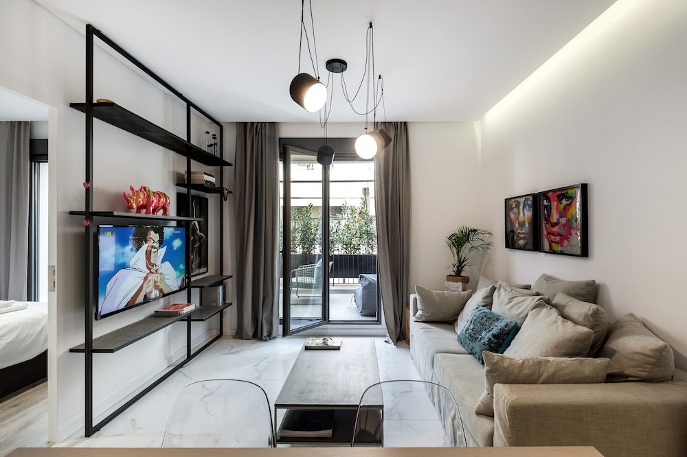 Elysan Urban Stays
