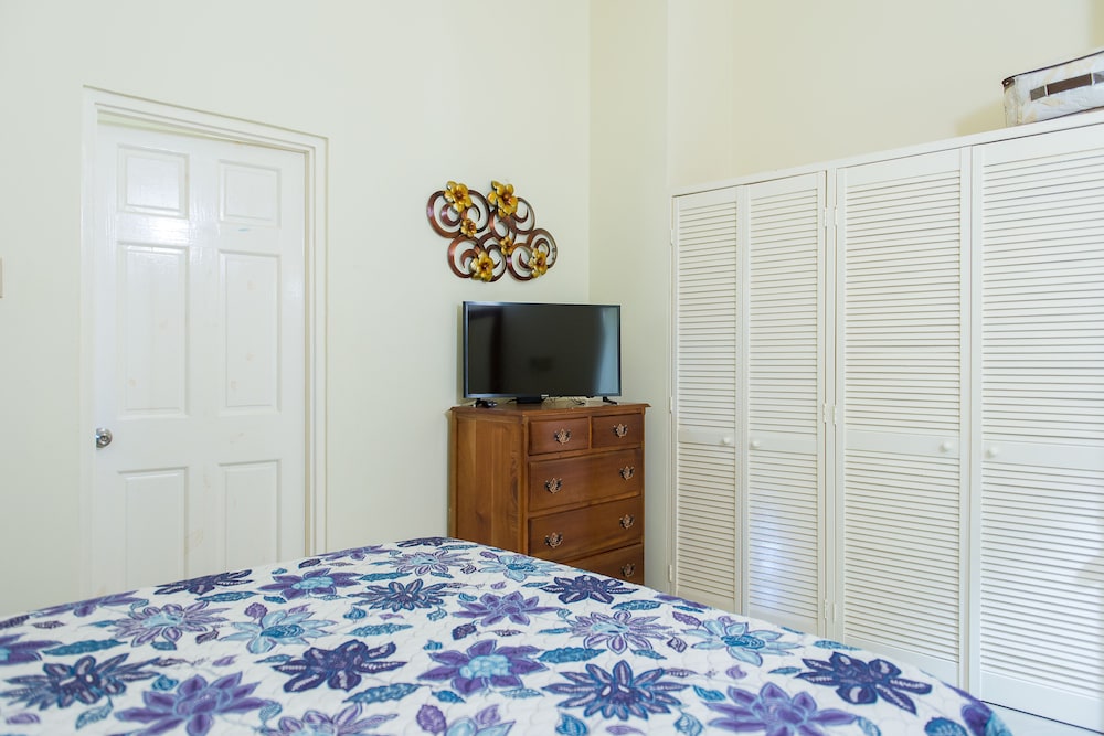 Ocho Rios Beach House at Dax Hall view 4