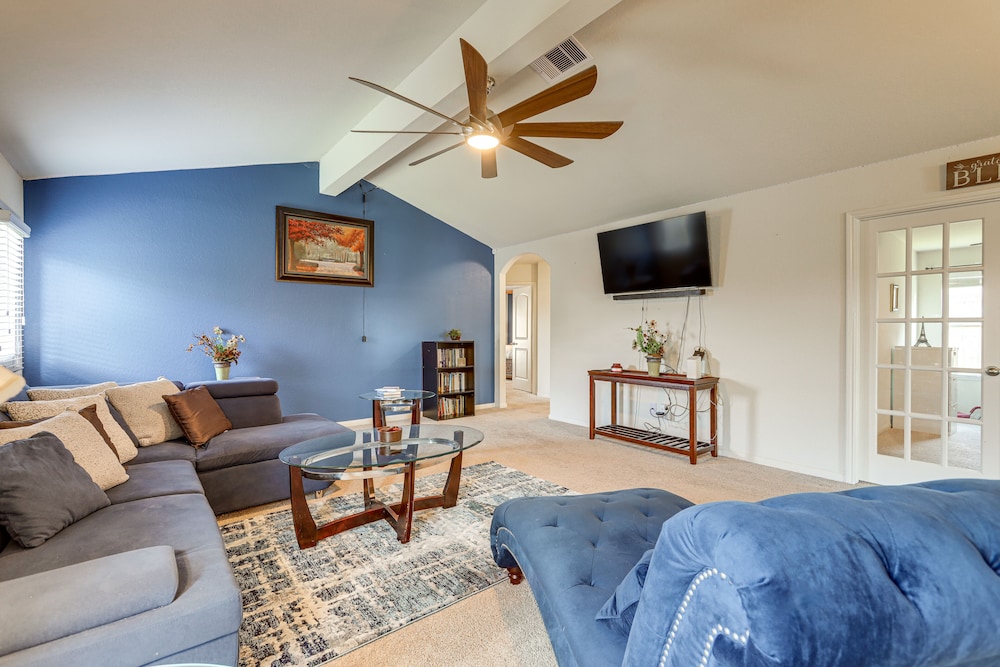 Santa Fe Vacations - Texas Gulf Coast Home: Fire Pit, 12 Mi to Beach! - Property Image 1