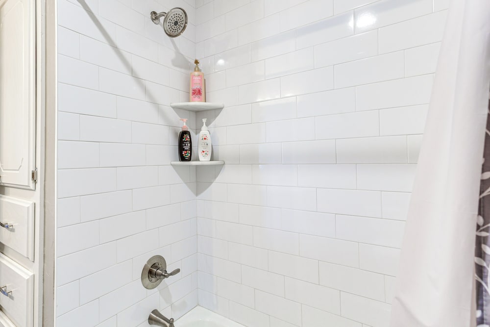 4 Mi to Dtwn Guthrie: Family Home w/ Fire Pit!