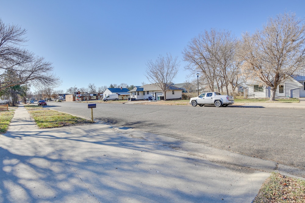 Pierre Vacations - Downtown Pierre Apartment  1/2 Mi to River! - Property Image 9