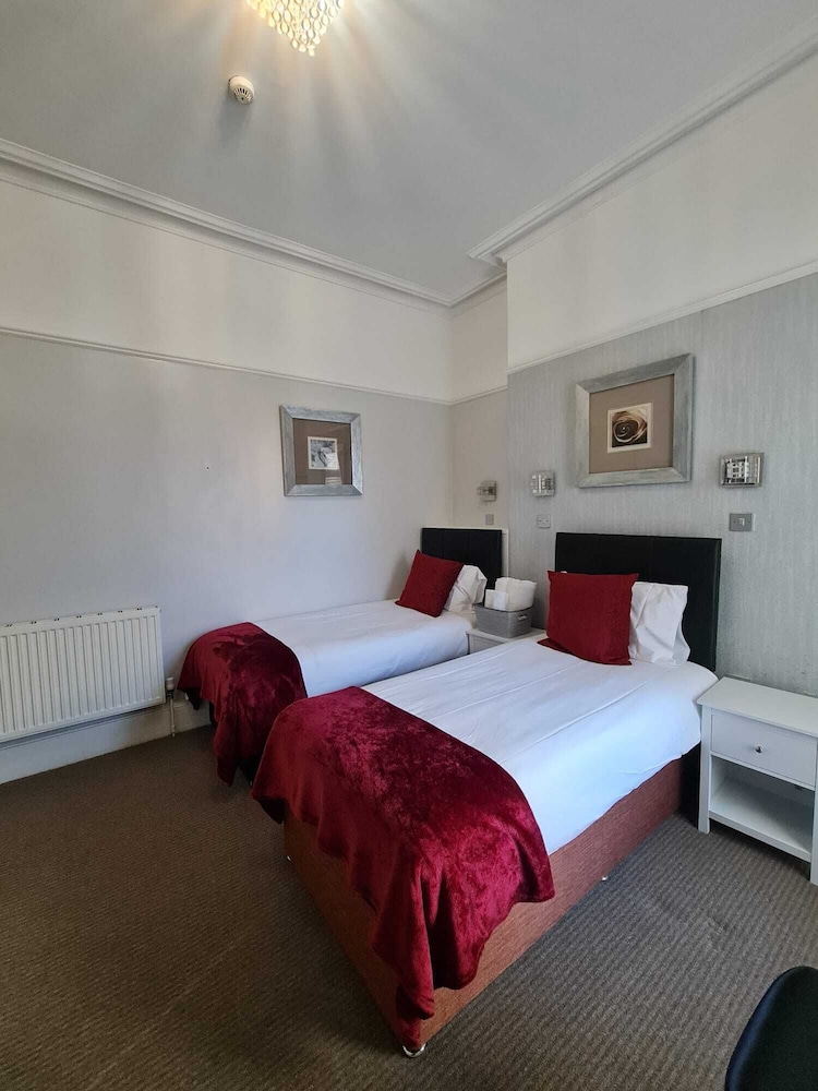 Clifton Villa Hotel