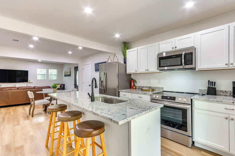 3 Mi to Dtwn Entertainment: Pensacola Family Home!