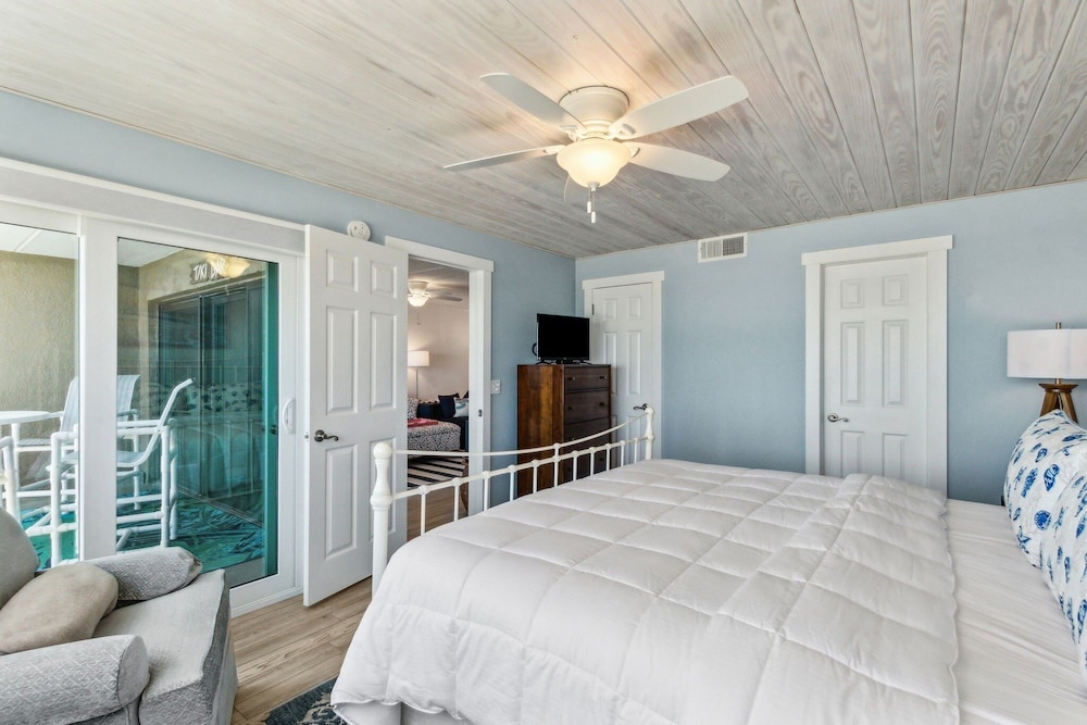 663 Amelia By The Sea 2 Bedroom Condo