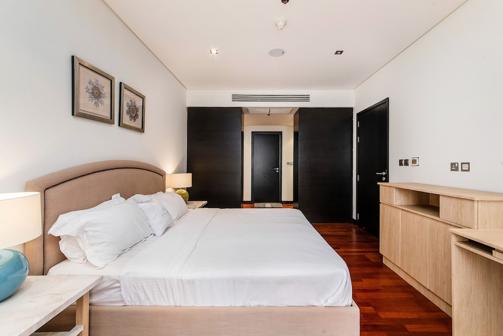 Exotic Apartments at Royal Amwaj