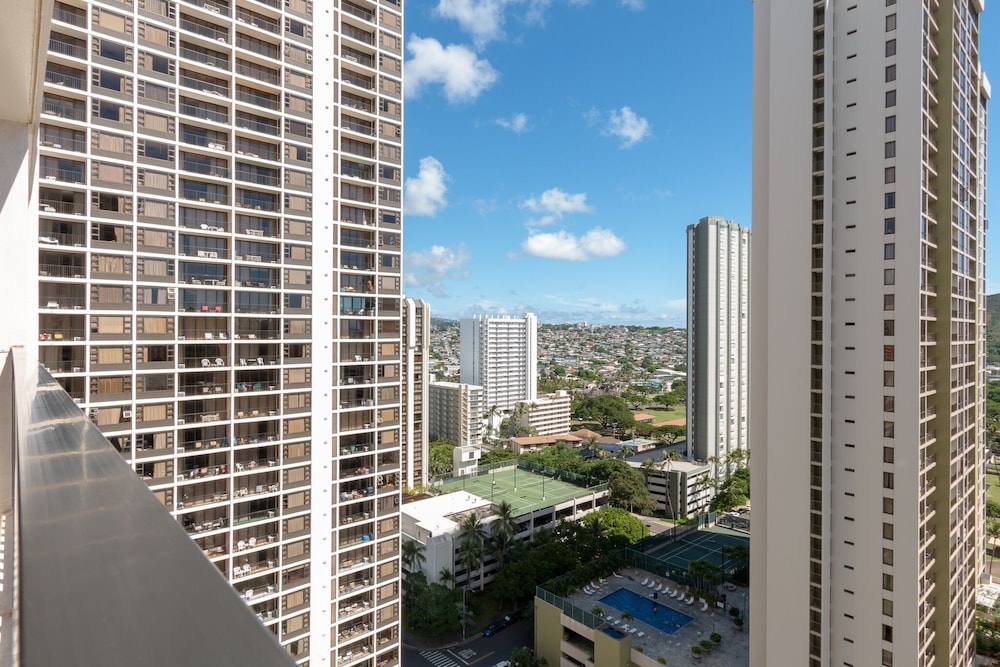 Gorgeous High Rise Waikiki Condo with Ocean and Diamond Head Views by Koko Resort Vacation Rentals view 2
