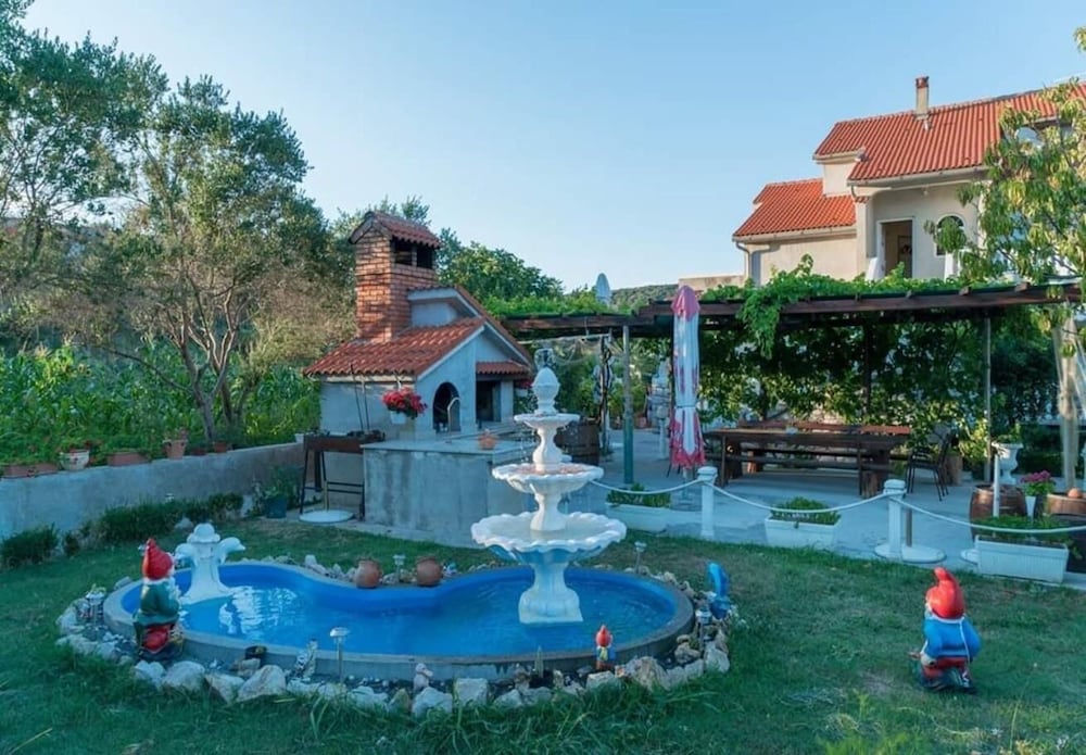 Mig - With Beautiful Garden - A2 view 2