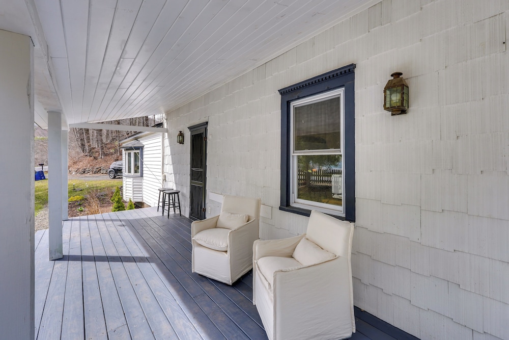 Historic Catskills Farmhouse Cottage by Belleayre